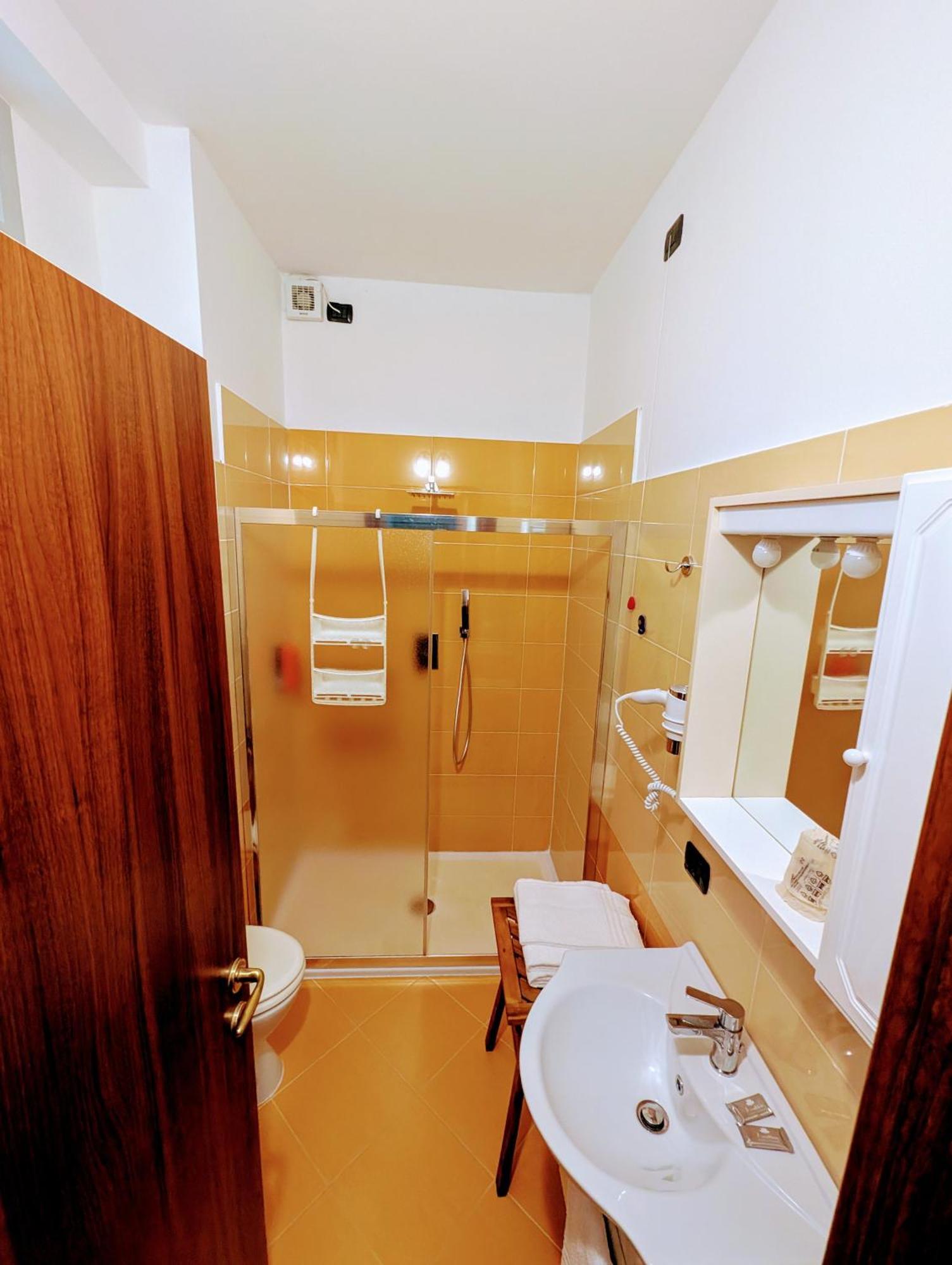 Hotel La Locanda Стреза Экстерьер фото